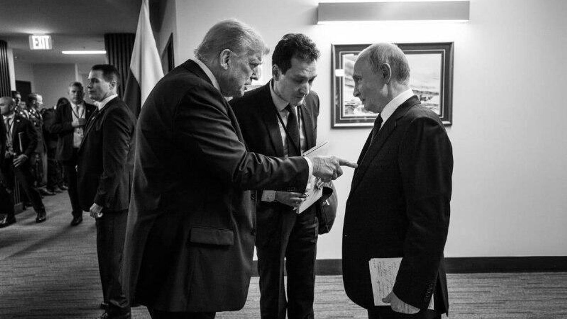 فرستاده ویژه ترامپ، مترجم پوتین را «افسانهای» خواند فرستاده ویژه ترامپ، مترجم پوتین را «افسانهای» خواند - اسپوتنیک افغانستان , 1920, 25.01.2026