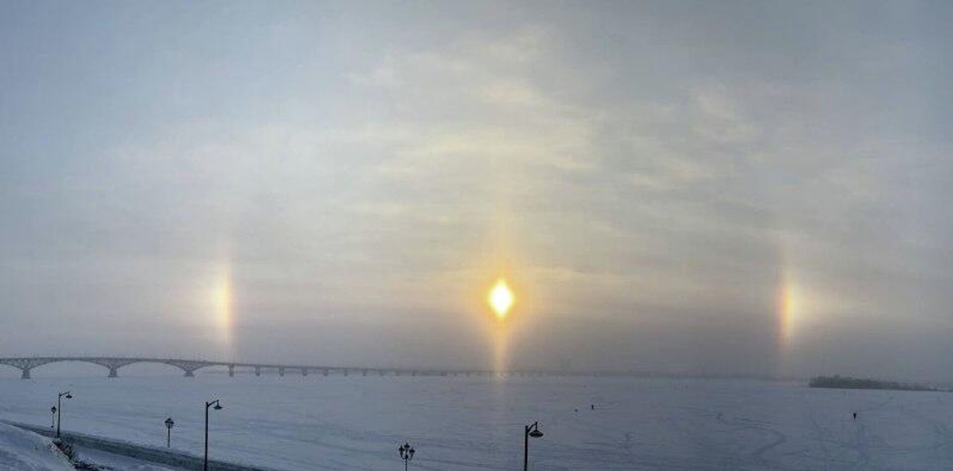 پدیده نادر هاله خورشیدی و شبه خورشیدها در آسمان ساراتوف - اسپوتنیک افغانستان  , 1920, 28.01.2026