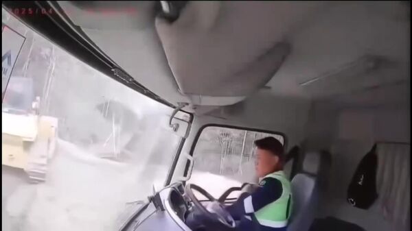 لحظه وقوع یک حادثه وحشتناک در معدن نیکل در اندونزی - اسپوتنیک افغانستان  