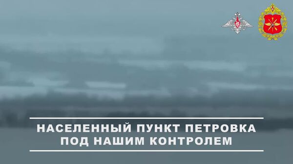 نوار دیداری از یگان‌های رزمی لشکر 127 از ارتش پنجم نگهبان پدافندی (گروهبندی «شرق») که روستای پتروفکا در ناحیه زاپروژیا را آزاد کردند - اسپوتنیک افغانستان  