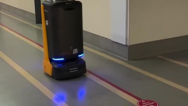 ربات جابه‌جاکننده ای نمونه‌های زیستی در درمانگاه سان رافائل میلان - اسپوتنیک افغانستان  