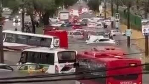 بارندگی‌ها سبب وقوع سیلاب شدید در سانتیاگو، چیلی شد - اسپوتنیک افغانستان  