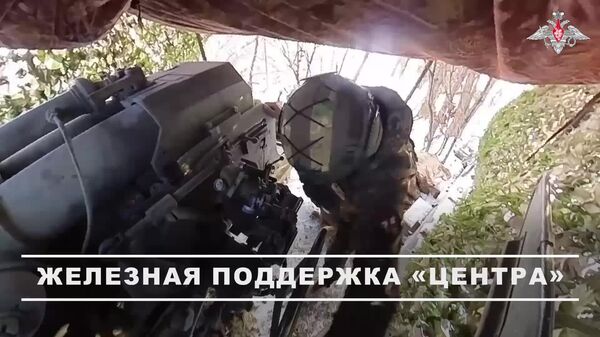 پشتیبانی آتش توپ 152میلی‌متری یاسینت-بی از گروه‌های تهاجمی در جبهه کراسنوآرمییسک روسیه - اسپوتنیک افغانستان  