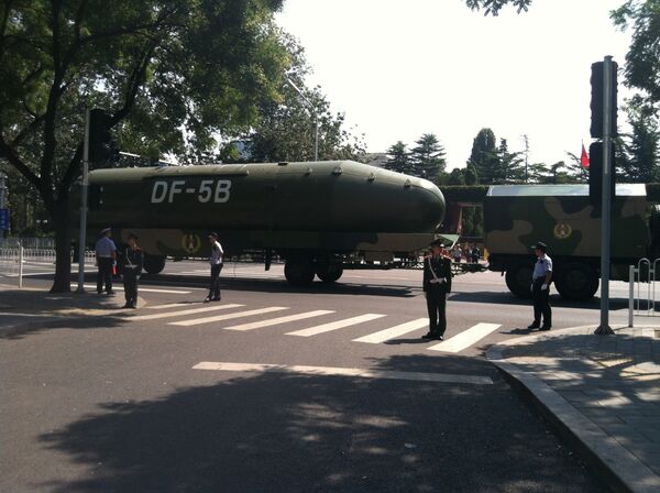The upper stage of the newly upgraded DF-5B Chinese intercontinental ballistic missile, as seen after the military parade held in Beijing on September 3, 2015 - اسپوتنیک افغانستان  
