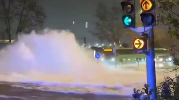 ترکیدن لوله‌ای در نزدیکی فرودگاه مادرید-باراخاس در اسپانیا - اسپوتنیک افغانستان  