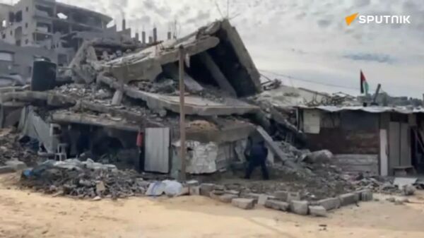 پایداری در نوار غزه در گزارش اسپوتنیک؛ روشنگری آرایشگری که در میان ویرانه‌ها امید را زنده نگه می‌دارد - اسپوتنیک افغانستان  