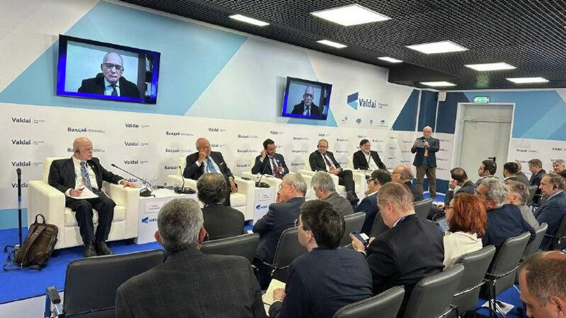 با مشارکت گسترده روسیه: دومین روز نمایشگاه جهانی دفاعی در ریاض آغاز شد با مشارکت گسترده روسیه: دومین روز نمایشگاه جهانی دفاعی در ریاض آغاز شد - اسپوتنیک افغانستان , 1920, 09.02.2026