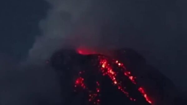 بارش خاکستر آتشفشانی بر 32 سکونتگاه در فیلیپین - اسپوتنیک افغانستان  