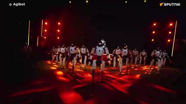 شرکت چینی اجی‌بوت در شانگهای یک نمایش سال نو با حضور بیش از 200 ربات انسان‌نما برگزار کرد - اسپوتنیک افغانستان  