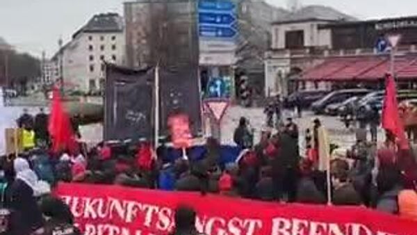 در مونیخ تظاهراتی علیه کنفرانس امنیتی برگزارشده در این شهر و همچنین علیه ائتلاف ناتو برگزار شده است - اسپوتنیک افغانستان  