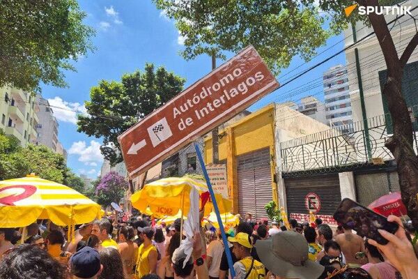 یک شرکت‌کننده کارناوال در برازیل لباس «ارتش اوکراین» به تمسخر گرفت - اسپوتنیک افغانستان  