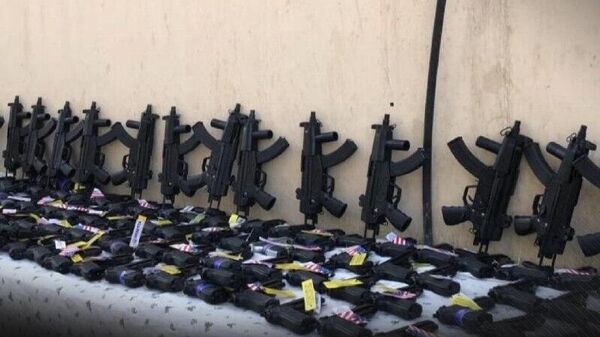 کشف محموله بزرگ جنگ افزار از پاکستان از سوی امارت اسلامی در تورخم - اسپوتنیک افغانستان  