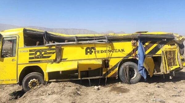 واژگونی یک اتوبوس در مسیر هرات-بادغیس - اسپوتنیک افغانستان  