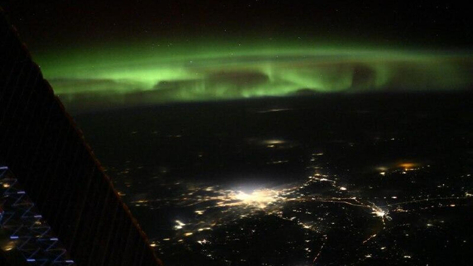 نشان دادن چراغهای پایتخت فرهنگی روسیه توسط روسکاسموس نشان دادن چراغهای پایتخت فرهنگی روسیه توسط روسکاسموس - اسپوتنیک افغانستان , 1920, 22.02.2026