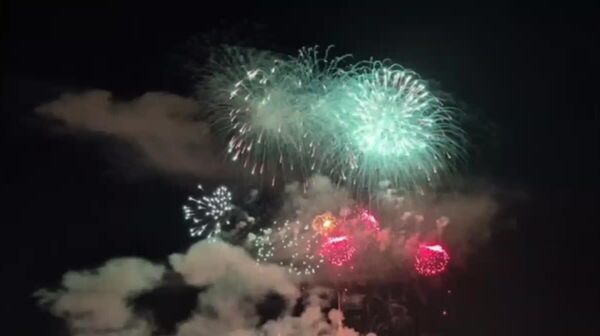 آتش بازی به افتخار روز جشن مدافع میهن در سن پترزبورگ -روسیه - اسپوتنیک افغانستان  