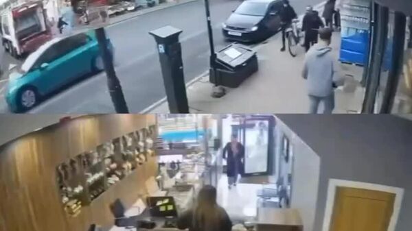 سرقت با قمه در لندن در روز روشن شکار دوربین شد - اسپوتنیک افغانستان  