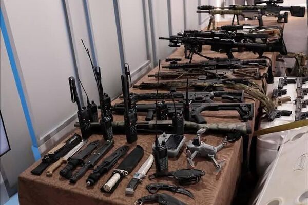 کوبا تسلیحات توقیفشده از قایق دارای پرچم آمریکا که وارد آبهای سرزمینی این کشور شده بود را به نمایش گذاشت کوبا تسلیحات توقیفشده از قایق دارای پرچم آمریکا که وارد آبهای سرزمینی این کشور شده بود را به نمایش گذاشت - اسپوتنیک افغانستان