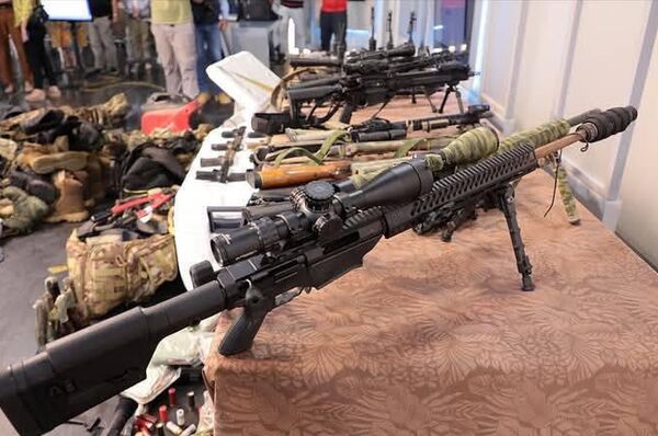 کوبا تسلیحات توقیفشده از قایق دارای پرچم آمریکا که وارد آبهای سرزمینی این کشور شده بود را به نمایش گذاشت کوبا تسلیحات توقیفشده از قایق دارای پرچم آمریکا که وارد آبهای سرزمینی این کشور شده بود را به نمایش گذاشت - اسپوتنیک افغانستان