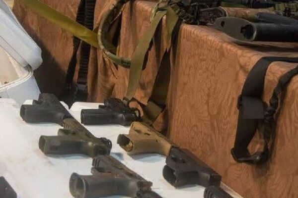 کوبا تسلیحات توقیفشده از قایق دارای پرچم آمریکا که وارد آبهای سرزمینی این کشور شده بود را به نمایش گذاشت کوبا تسلیحات توقیفشده از قایق دارای پرچم آمریکا که وارد آبهای سرزمینی این کشور شده بود را به نمایش گذاشت - اسپوتنیک افغانستان