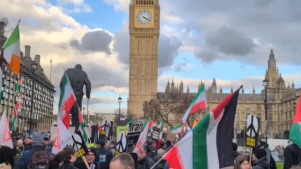 راهپیمایی اعتراضی در لندن: دست‌ها را از ایران دور کنید - اسپوتنیک افغانستان  