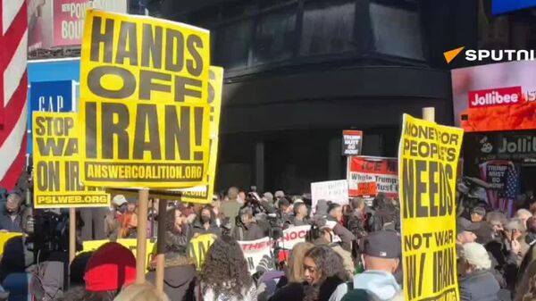 فریاد اعتراض در قلب نیویارک؛ تایمز اسکوئر صحنه راهپیمایی ضد جنگ شد - اسپوتنیک افغانستان  