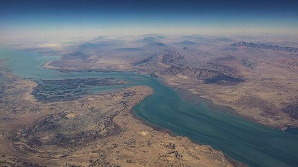 کارشناس: بسته شدن دائمی تنگه هرمز منجر به افزایش جهانی قیمت نفت و افزایش هزینه‌های حمل و نقل دریایی خواهد شد - اسپوتنیک افغانستان  