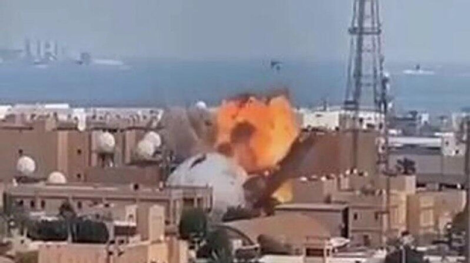 سپاه پاسداران: ساختمان اصلی فرماندهی و ستاد پایگاه هوایی آمریکا در بحرین منهدم شد سپاه پاسداران: ساختمان اصلی فرماندهی و ستاد پایگاه هوایی آمریکا در بحرین منهدم شد - اسپوتنیک افغانستان , 1920, 03.03.2026