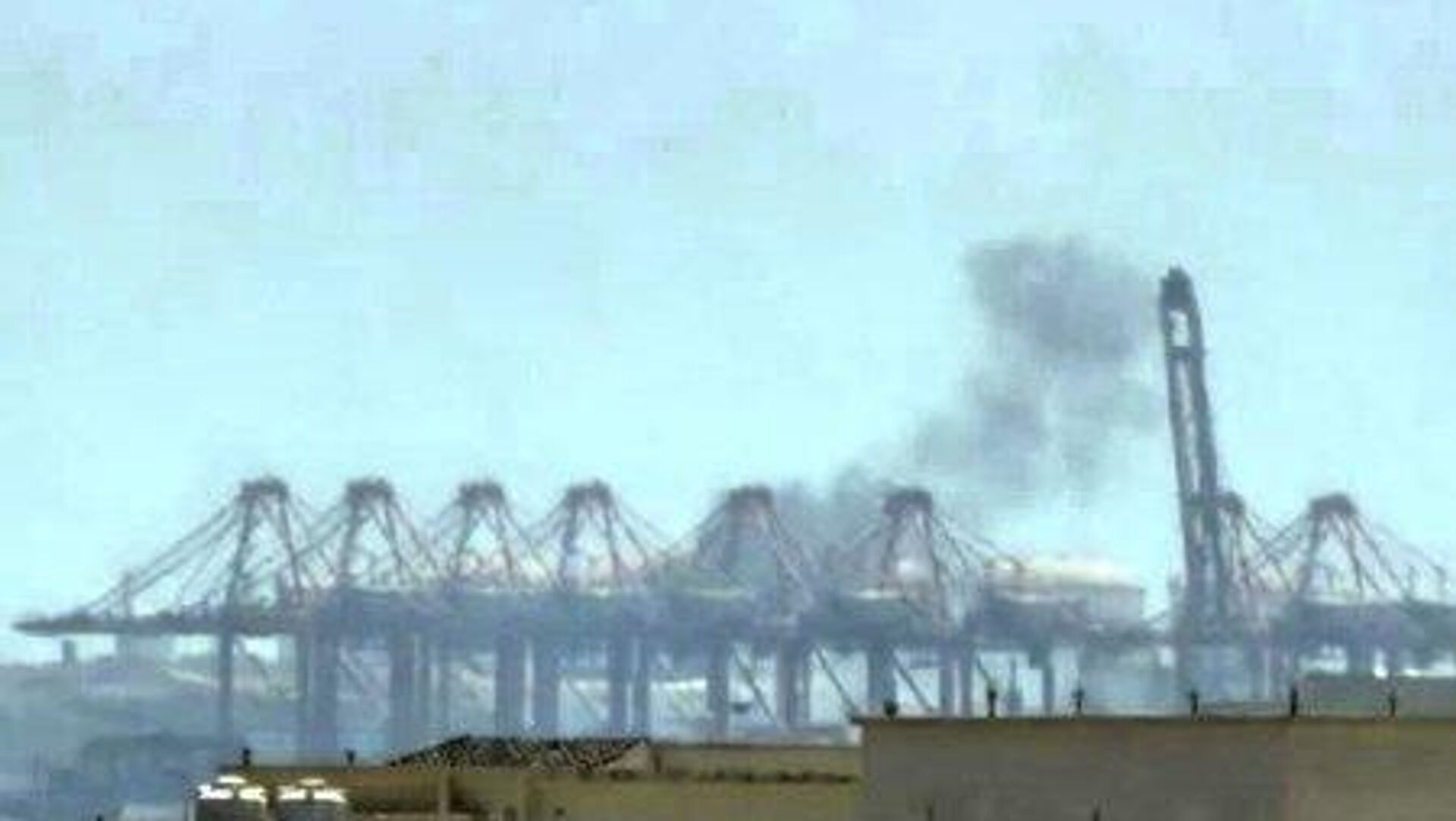 گزارش‌های رسانه‌ای حاکی از وقوع انفجارها در بندر صلاح در جنوب عمان است - اسپوتنیک افغانستان  , 1920, 03.03.2026