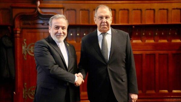 وزارت امور خارجه روسیه اعلام کرد که سرگئی لاوروف و عباس عراقچی درباره وضعیت پیرامون ایران گفت‌وگو کردند - اسپوتنیک افغانستان  