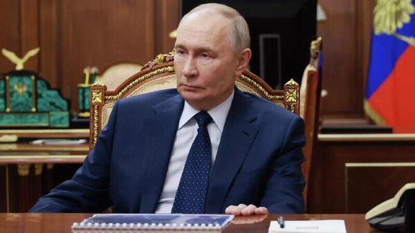 پوتین روابط بین کی‌یف و اتحادیه اروپا را اینگونه توصیف کرد: «به نظر می‌رسد که دم، سگ را تکان می‌دهد، نه برعکس - اسپوتنیک افغانستان  