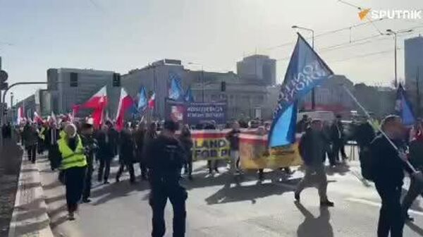 در ورشو، راهپیمایی در برابر کشانده شدن لهستان به درگیری‌های اوکراین و خاورمیانه برگزار شد - اسپوتنیک افغانستان  