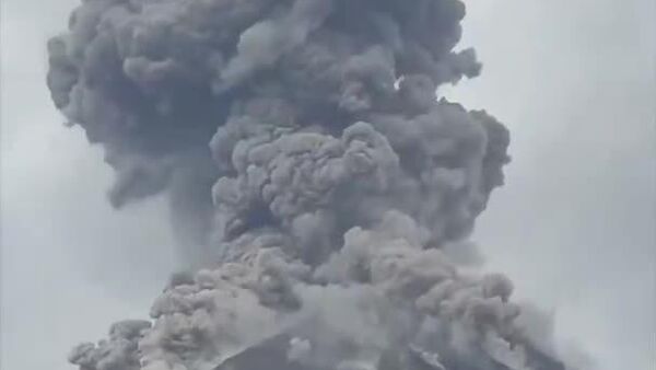 آتشفشان روِوِنتادور در پرو، فوران کرد - اسپوتنیک افغانستان  