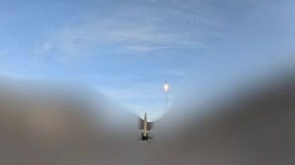 لحظه شلیک موشک‌های موج سی و دوم عملیات وعده صادق 4 علیه اهدافی در شمال و مرکز اسرائیل - اسپوتنیک افغانستان  