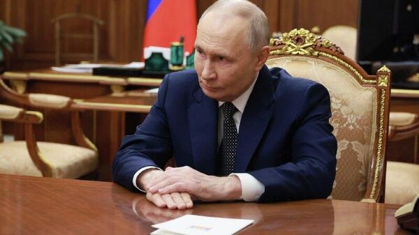 کرملین: پوتین در تماس تیلیفونی، 65‌مین سالگرد زادروز رئیس‌جمهور امارات را شاد باد گفت - اسپوتنیک افغانستان  