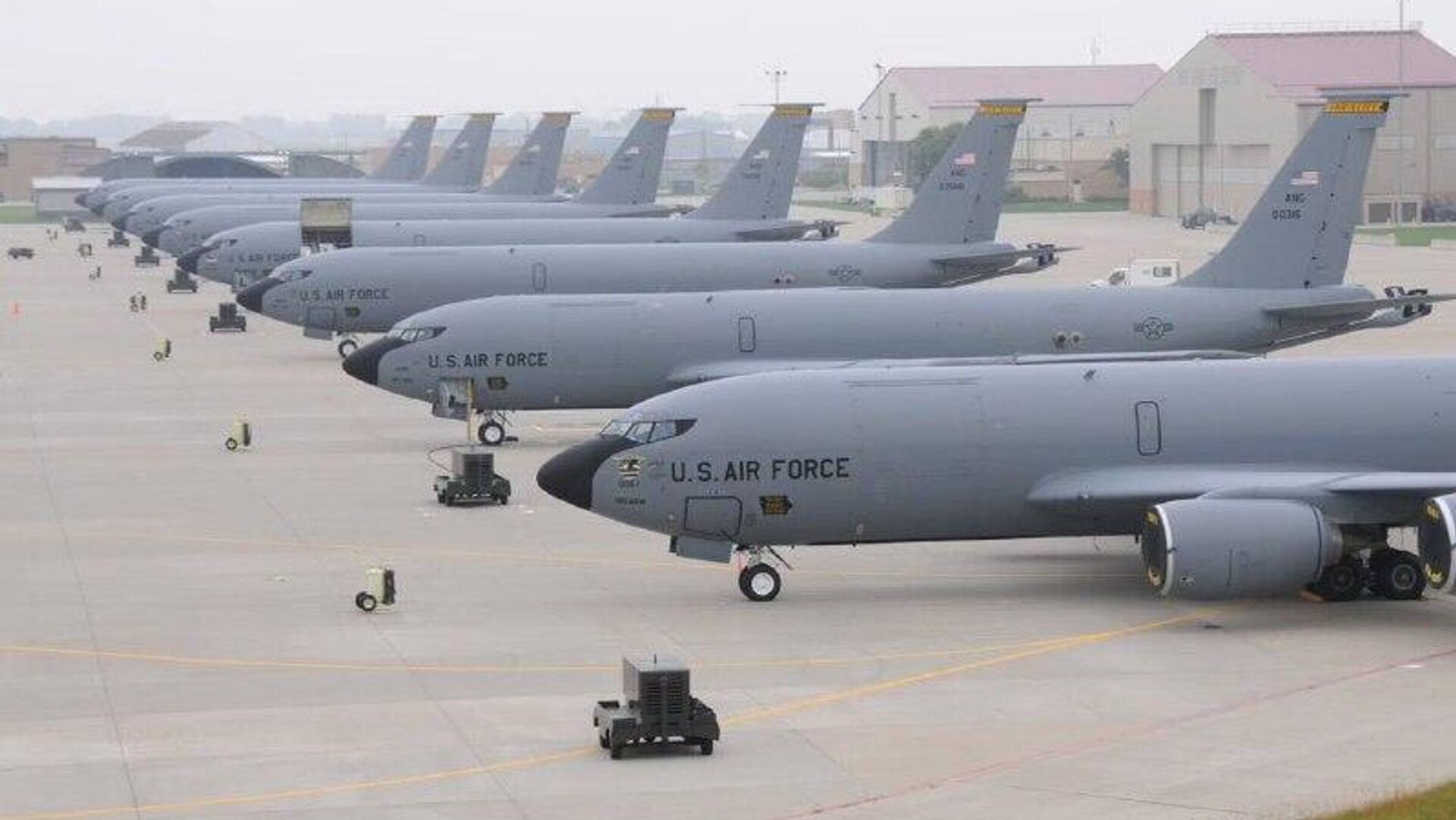 گزارش: حمله ایران به 5 هواپیمای سوخترسان آمریکایی در عربستان آسیب زد گزارش: حمله ایران به 5 هواپیمای سوخترسان آمریکایی در عربستان آسیب زد - اسپوتنیک افغانستان , 1920, 14.03.2026