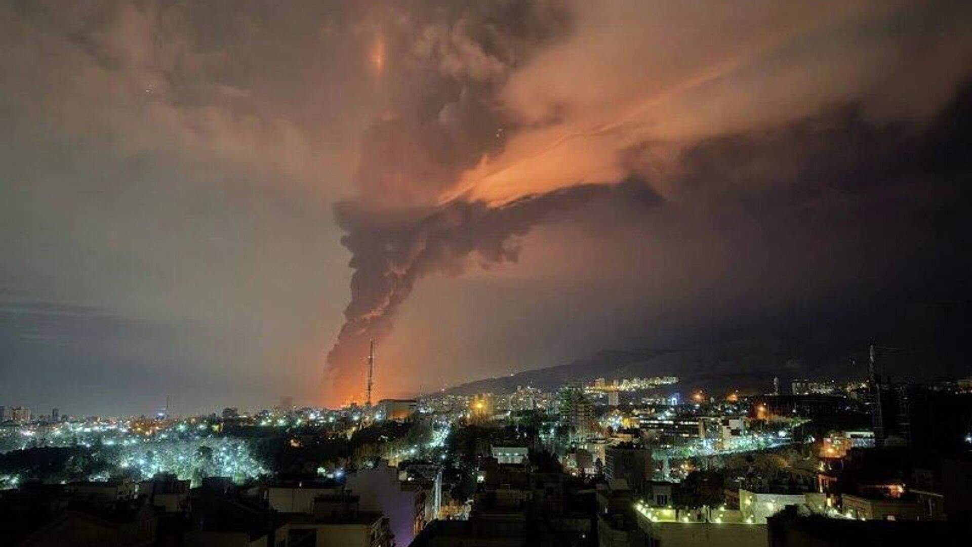 کارشناس: تجاوز آمریکا و اسرائیل علیه ایران میتواند میراث سمی به جا بگذارد کارشناس: تجاوز آمریکا و اسرائیل علیه ایران میتواند میراث سمی به جا بگذارد - اسپوتنیک افغانستان , 1920, 16.03.2026