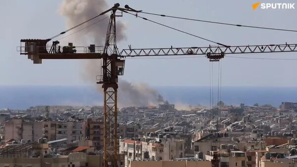 سومین یورش اسرائیل به بیروت؛ شلیک مستقیم به شاحنات و انباشته های سوخت در نزدیکی فرودگاه - اسپوتنیک افغانستان  