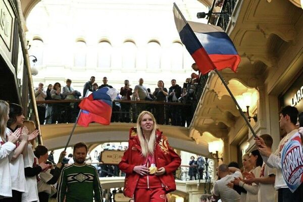 قهرمانان پارالمپیک روسیه با استقبال پرشور در میدان سرخ به کشورشان بازگشتند - اسپوتنیک افغانستان  