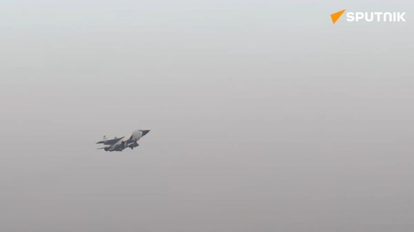 پرواز جنگنده‌های میگ-31 روسیه با موشک‌های کینژال/خنجر بر فراز دریای جاپان - اسپوتنیک افغانستان  