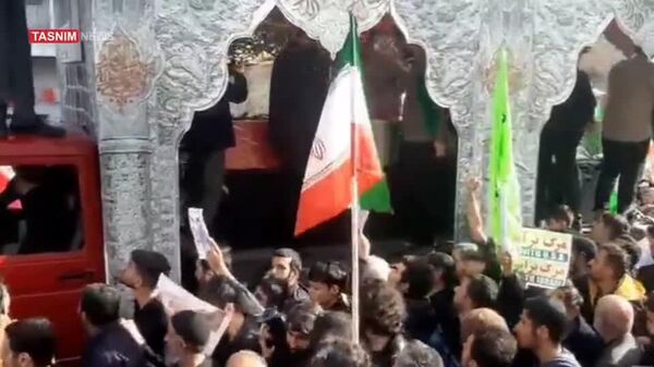 تشییع پیکر علی لاریجانی، دبیر شورای عالی امنیت ملی ایران در قم - اسپوتنیک افغانستان  