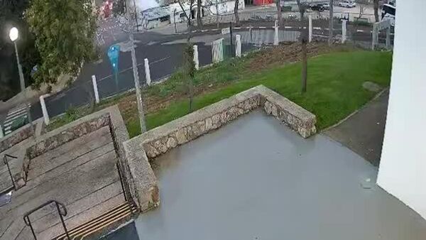 لحظه سقوط موشک‌های حزب‌الله لبنان بر شهرک کریات شمونه اسرائیل - اسپوتنیک افغانستان  