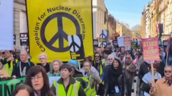 راهپیمایی هزاران نفری در لندن در برابر بمباران ایران - اسپوتنیک افغانستان  