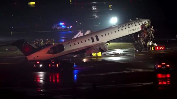 برخورد مرگبار هواپیما با کامیون در فرودگاه نیویورک - اسپوتنیک افغانستان  