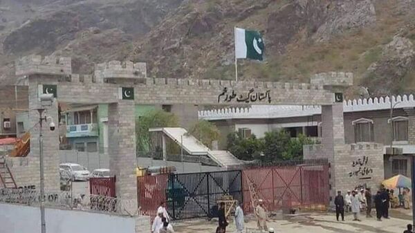 امارت اسلامی گزارش‌ها در مورد بازگشایی گذرگاه تورخم را رد کرد - اسپوتنیک افغانستان  