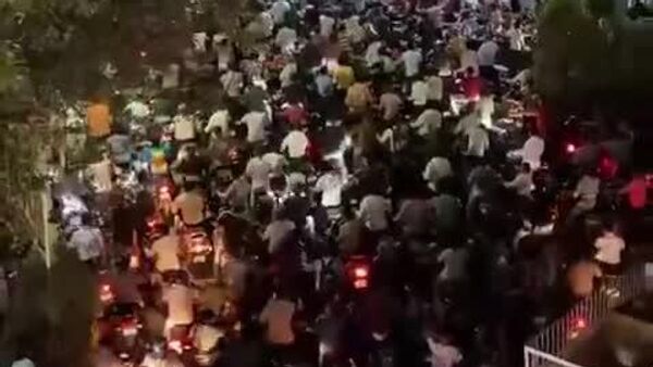 صف‌های پمپ بنزین در هند ساعت به ساعت در حال افزایش است - اسپوتنیک افغانستان  