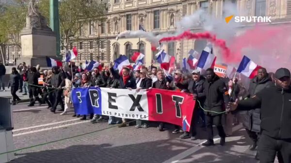 راهپیمایی در پاریس: «اوکراین، ایران؛ این جنگ های ما نیستند!» / بیرون شدن فرانسه از اتحادیه اروپا خواست معترضان - اسپوتنیک افغانستان  