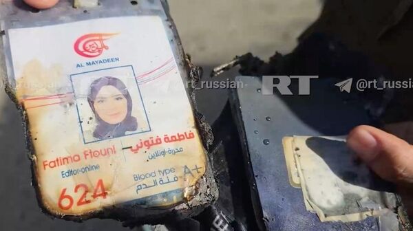 جان باختن سه خبرنگار در یورش پهپادی اسرائیل به لبنان؛ نگاره های از کارت هویت های سوخته و خودروی ویران شده - اسپوتنیک افغانستان  