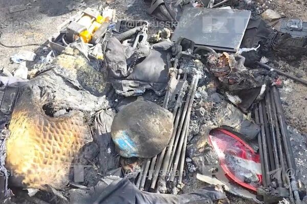 جان باختن سه خبرنگار در یورش پهپادی اسرائیل به لبنان؛ نگاره های از کارت هویت های سوخته و خودروی ویران شده - اسپوتنیک افغانستان  