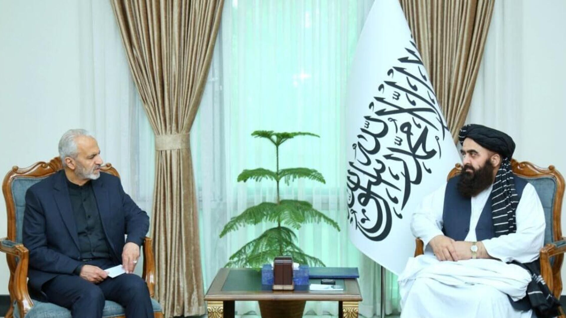 متقی در دیدار با سفیر ایران: تشدید جنگ در منطقه به ضرر همه است متقی در دیدار با سفیر ایران: تشدید جنگ در منطقه به ضرر همه است - اسپوتنیک افغانستان , 1920, 30.03.2026