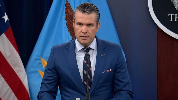 رئیس پنتاگون: مذاکرات آمریکا و ایران ادامه دارد و واشنگتن ترجیح می‌دهد با تهران به توافق برسد - اسپوتنیک افغانستان  